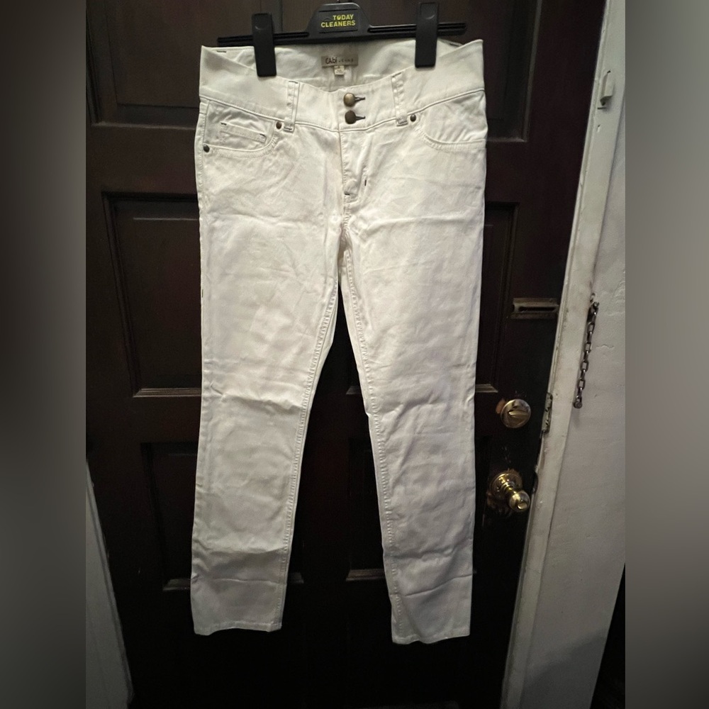 Cabi White Jeans Size 8 - Classic & Versatile!